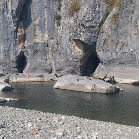 Location De Gites Les Sources Chambonas/Les Vans Luaran gambar