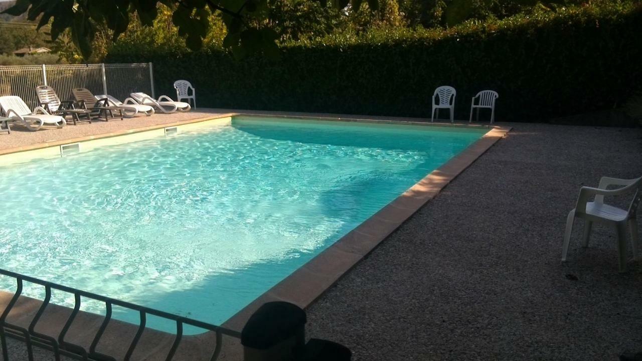 Location De Gites Les Sources Chambonas/Les Vans Luaran gambar